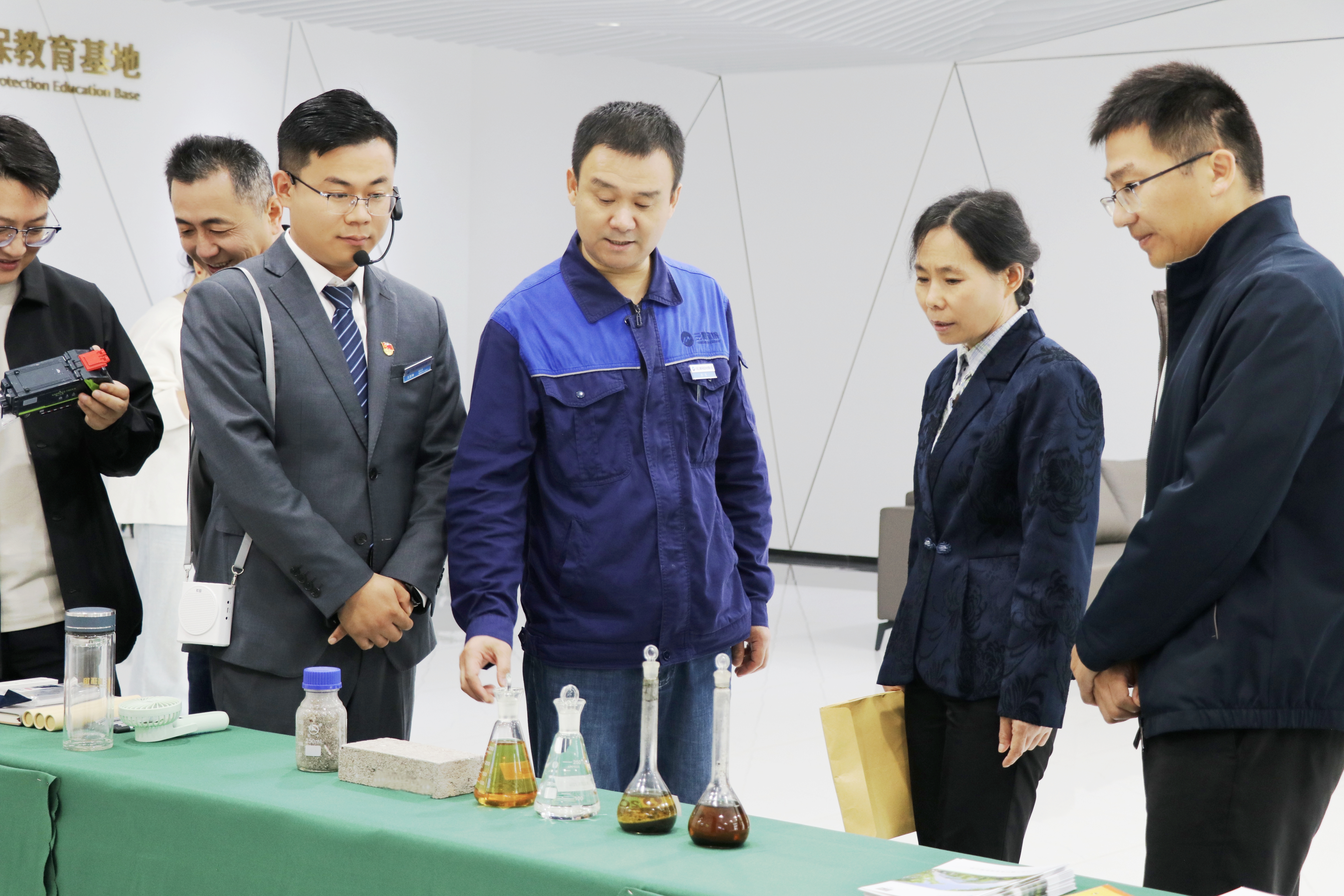 10月17日，安徽省生態(tài)環(huán)境廳調(diào)研六安三峰公司 為環(huán)保教育基地注入新動能.jpg